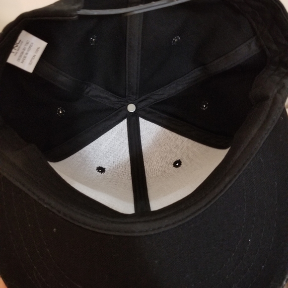 Snapback - Picture 3 of 4